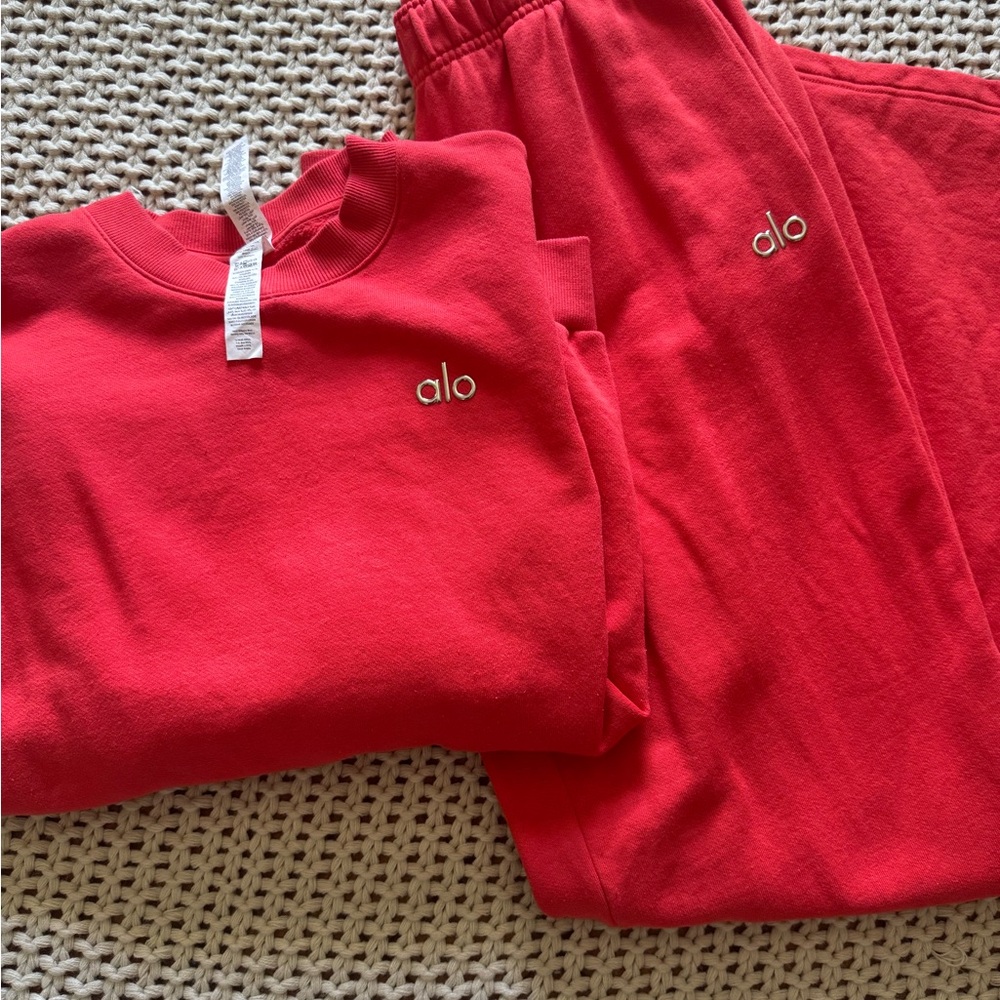 ALO YOGA CREW NECK AND SWEATPANTS